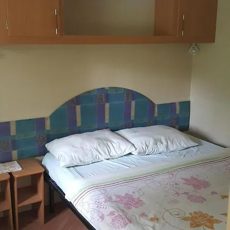Bungalo Hotel Buzet Buitenkant foto
